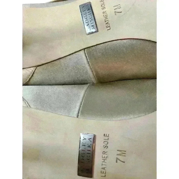 Badgley Mischka Satin Pumps Size 7M - Picture 8 of 8